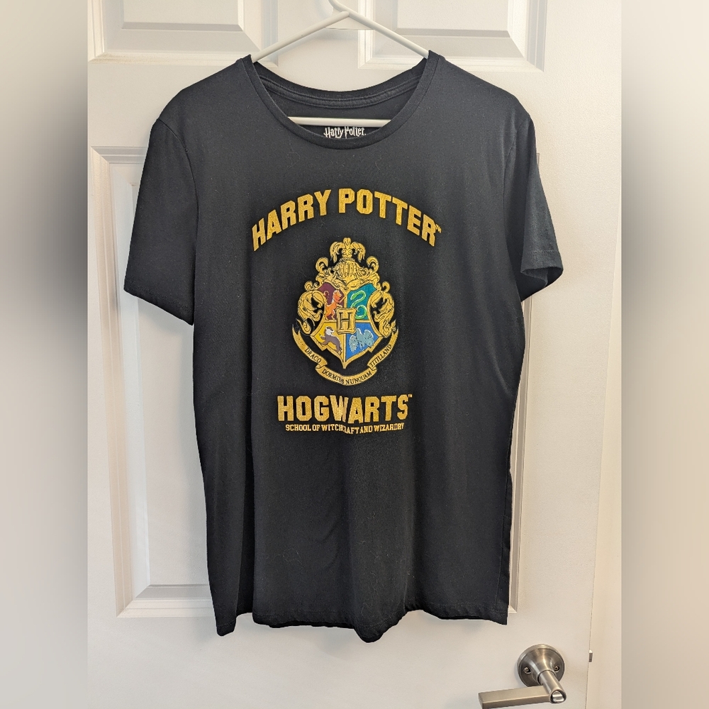 Warner Bros. Black Hogwarts T-Shirt